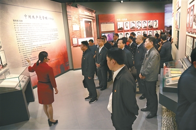 图为中国共产党纪律建设历史陈列馆开馆当日参观现场。张易博 摄