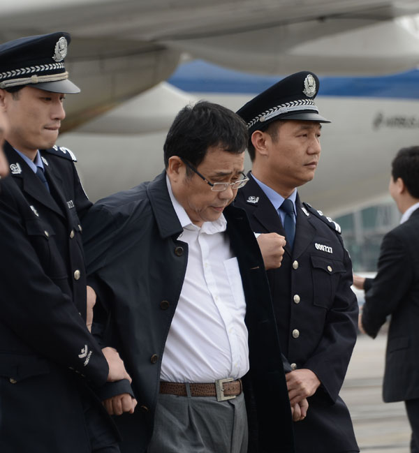 李华波被遣返回国