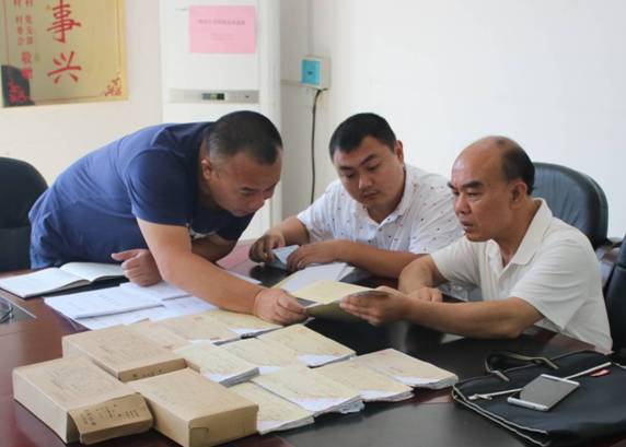 扶贫项目资金多,信访问题多,开展扶贫领域问题驻点巡察,发现扶贫政策落实不到位,向扶贫资金财物“动奶酪,干部作风不实,侵害群众利益问题,廉政教育