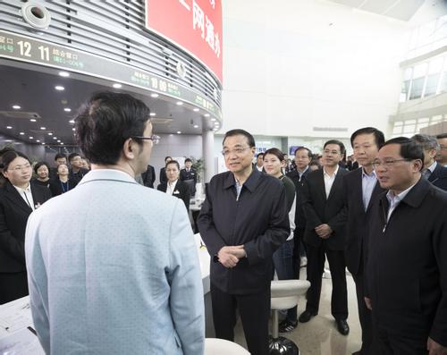 在更大力度改革开放中推动高质量发展 持续优化营商环境和改善民