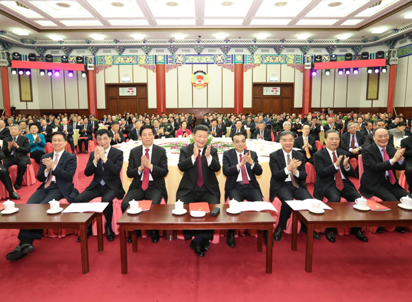 12月29日，全国政协在北京举行新年茶话会。党和国家领导人习近平、李克强、栗战书、汪洋、王沪宁、赵乐际、韩正、王岐山出席茶话会并观看演出。 新华社记者 黄敬文 摄