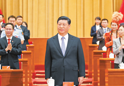 6月26日，中国共产主义青年团第十八次全国代表大会在北京人民大会堂开幕。这是中共中央总书记、国家主席、中央军委主席习近平在主席台向与会代表致意。 　　新华社记者 姚大伟摄