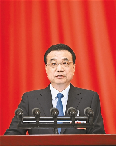 5月22日，第十三届全国人民代表大会第三次会议在北京人民大会堂开幕。国务院总理李克强代表国务院向大会作政府工作报告。 新华社记者 申宏 摄