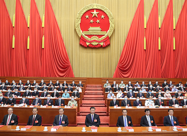 5月28日，第十三届全国人民代表大会第三次会议在北京人民大会堂闭幕。党和国家领导人习近平、李克强、汪洋、王沪宁、赵乐际、韩正、王岐山等在主席台就座，栗战书主持闭幕会并发表讲话。新华社记者 鞠鹏 摄