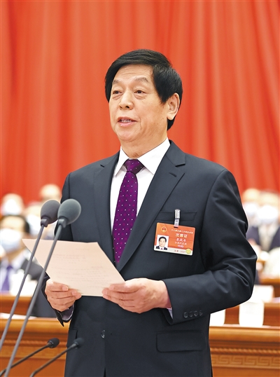 3月5日，第十三届全国人民代表大会第四次会议在北京人民大会堂开幕。大会主席团常务主席、执行主席栗战书主持大会。新华社记者 鞠鹏 摄