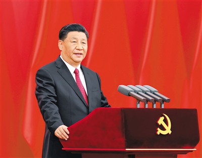6月29日，庆祝中国共产党成立100周年“七一勋章”颁授仪式在北京人民大会堂金色大厅隆重举行。中共中央总书记、国家主席、中央军委主席习近平向“七一勋章”获得者颁授勋章并发表重要讲话。新华社记者 丁林 摄