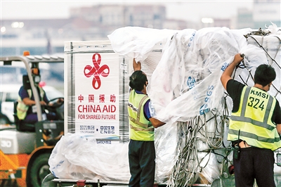 8月20日,中国政府援助的国药新冠疫苗运抵菲律宾首都马尼拉,这是中国向菲律宾援助的第三批新冠疫苗。 新华社发(乌马利 摄)