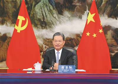 9月7日,中共中央政治局常委、中央纪委书记赵乐际在北京以视频方式会见越南共产党中央政治局委员、中央书记处书记、中央检查委员会主任陈锦绣。 新华社记者 丁海涛 摄