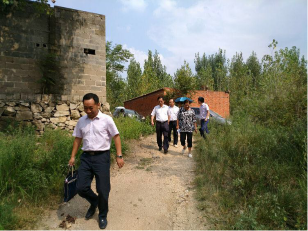 开展“大交叉大巡访大督查”，打通精准扶贫政策落地的“最后一公里”