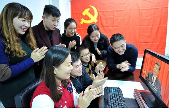 【纪检人·镜头】各地纪检干部认真收看十九大开幕会