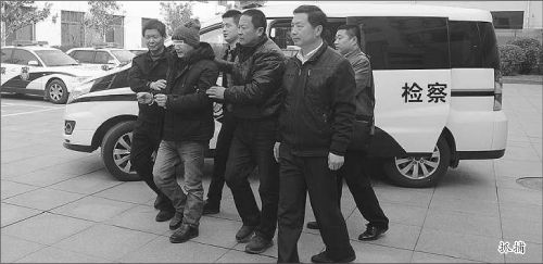 出逃贪官落网后忏悔:藏了17年,还是没躲过这一天