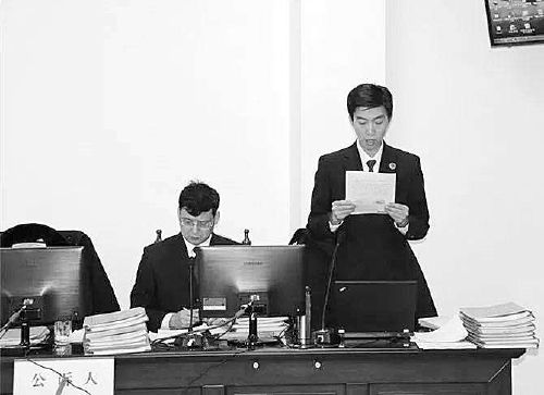 为高消费，女贪官拿人生当赌注