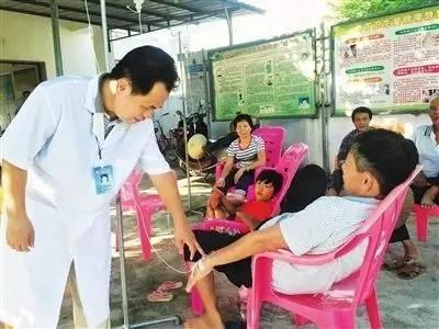 医生到乡下 看病去镇上(民生调查)