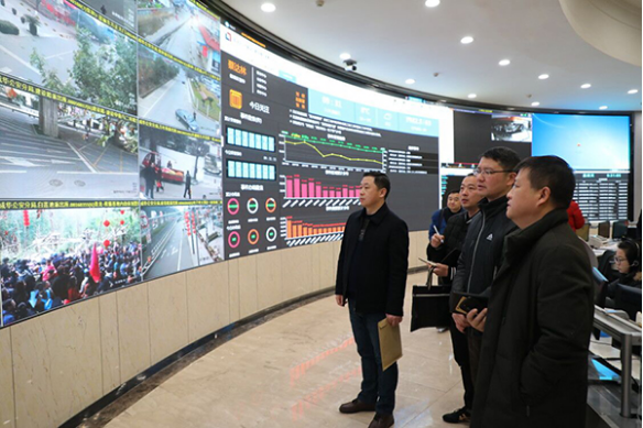 【纪检人·镜头】纠正＂四风＂,节日＂不打烊＂