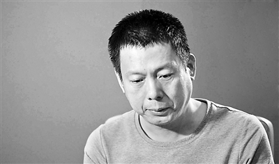 专案组在分析讨论何德发案情
