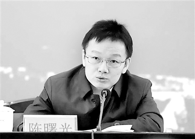 陈曙光 中央党校（国家行政学院）马克思主义学院教授、21世纪马克思主义研究所所长。教育部首届青年长江学者，国家社科基金重大项目首席专家，全国辩证唯物主义研究会常务理事。