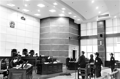 图为2019年12月23日，徐骋、徐娟受贿案在浙江省衢州市衢江区人民法院公开开庭审理。林清华 摄