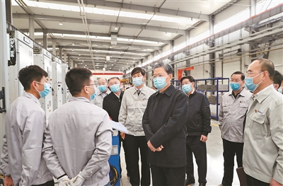 4月18日至21日，中共中央政治局常委、中央纪委书记赵乐际到甘肃调研。这是4月18日，赵乐际在甘肃电气装备集团有限公司考察。新华社记者 丁海涛 摄