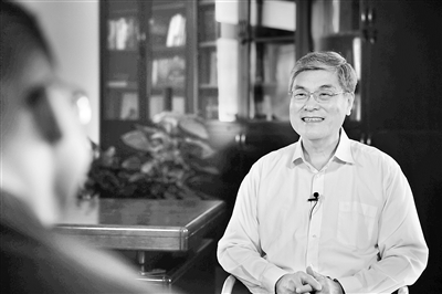 图为潘云鹤接受本报专访。 本报记者 齐学家 摄