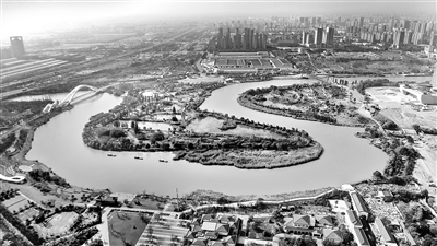 时值初冬，江苏省扬州市运河三湾生态文化公园风景如画（无人机照片）。新华社记者 季春鹏 摄