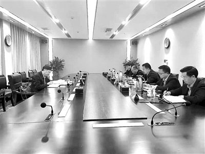 2020年11月2日，江西省赣州市纪委监委主要负责人与瑞金市委班子成员开展政治谈话，强化对“一把手”和领导班子的监督，推动全面从严治党主体责任落实。蒙丰 摄