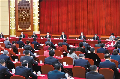3月6日，中共中央总书记、国家主席、中央军委主席习近平看望参加全国政协十三届四次会议的医药卫生界、教育界委员，并参加联组会，听取意见和建议。中共中央政治局常委、全国政协主席汪洋参加看望和讨论。 新华社记者 王晔 摄