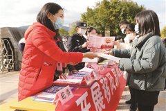 一体考虑婚嫁、生育、养育、教育 加强适婚青年婚恋观、家庭观教育引导 对婚嫁陋习、天价彩礼等不良社会风气进行治理