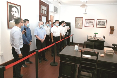 图为北京市纪委监委组织党员干部到新文化运动纪念馆参观,感悟为民情怀,激励担当作为。唐盛时 摄