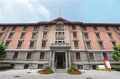 图为6月26日拍摄的修葺一新的北大红楼。新华社记者 谢晗 摄