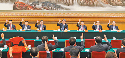 10月17日,中国共产党第十九次全国代表大会主席团在北京人民大会堂举行第一次会议。习近平同志出席会议并作重要讲话