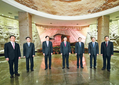 10月31日,中共中央总书记、国家主席、中央军委主席习近平带领中共中央政治局常委李克强、栗战书、汪洋、王沪宁、赵乐际、韩正,瞻仰上海中共一大会址和浙江嘉兴南湖红船。这是31日下午,习近平在南湖革命纪念馆参观结束时发表重要讲话。