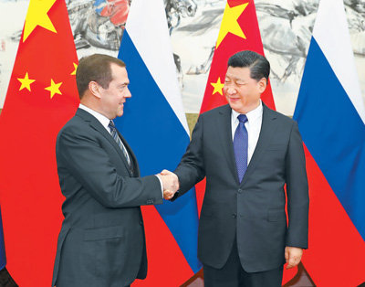 梅德韦杰夫表示,中共十九大描绘了中国未来发展的宏伟蓝图,对中国和世界都意义重大。俄方衷心祝愿新时代中国特色社会主义事业不断取得成功,相信在此过程中俄中全面战略协作伙伴关系必将得到更加全面深入的发展