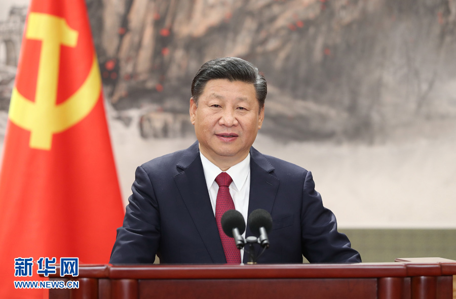 习近平引领中国特色社会主义进入的新时代,也是站在十字路口的人类探索发展路径的新时代