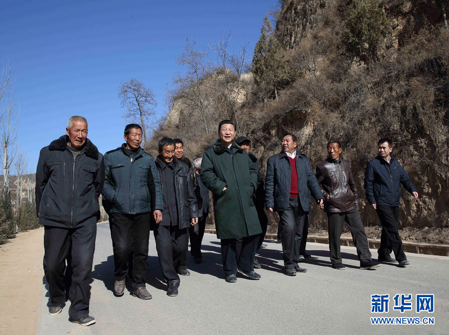 习近平引领中国特色社会主义进入的新时代,也是站在十字路口的人类探索发展路径的新时代