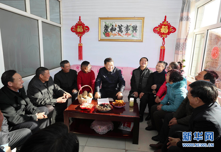 习近平引领中国特色社会主义进入的新时代,也是站在十字路口的人类探索发展路径的新时代