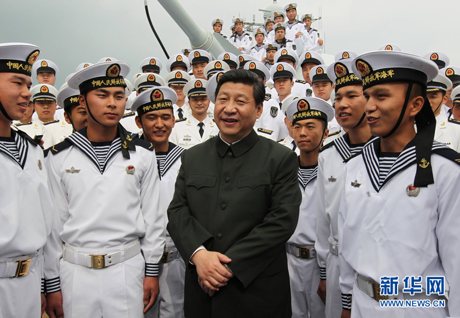 习近平引领中国特色社会主义进入的新时代,也是站在十字路口的人类探索发展路径的新时代