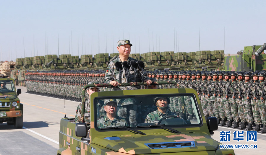 习近平引领中国特色社会主义进入的新时代,也是站在十字路口的人类探索发展路径的新时代