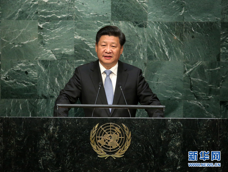 习近平引领中国特色社会主义进入的新时代,也是站在十字路口的人类探索发展路径的新时代