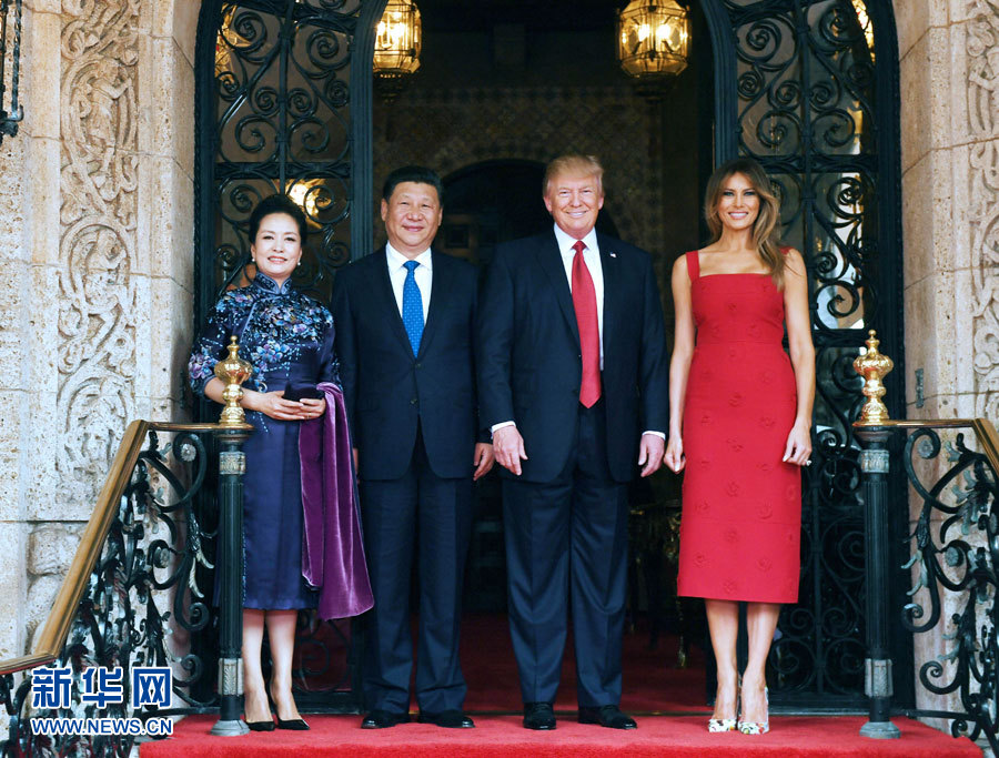 习近平引领中国特色社会主义进入的新时代,也是站在十字路口的人类探索发展路径的新时代