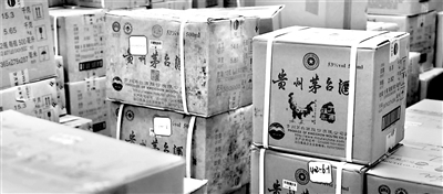 纪实专题片《国家监察》中披露,王晓光家中有一间房子堆满了茅台酒,数量达到4000多瓶。图为部分涉案茅台酒。(资料图片)