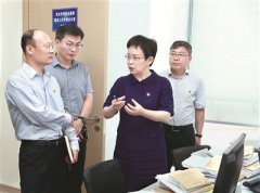追逃一线的巾帼尖兵 记全国优秀共产党员，江苏省无锡市纪委副书记、监委副主任孙英