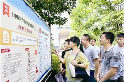 江西省萍乡市安源区利用多种形式深入宣传党纪条规，不断增强党员干部的纪律意识特别是政治纪律意识。