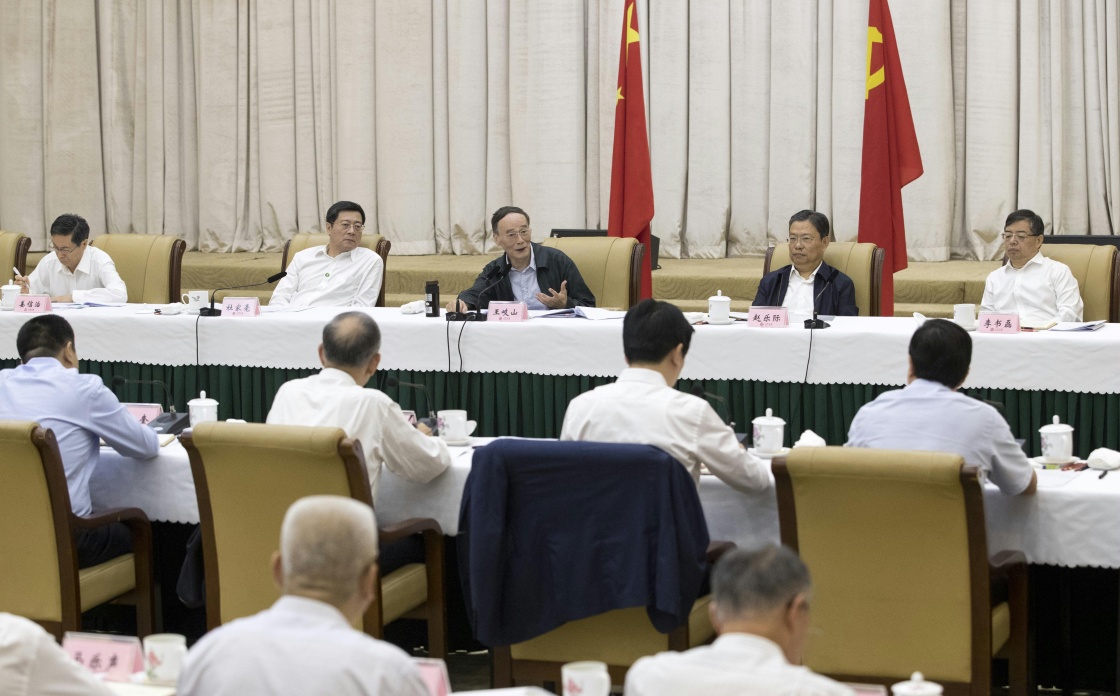 9月3日至5日,中共中央政治局常委、中央纪委书记、中央巡视工作领导小组组长王岐山在湖南省调研并主持召开巡察工作座谈会。这是9月4日,王岐山在长沙主持召开巡察工作座谈会。