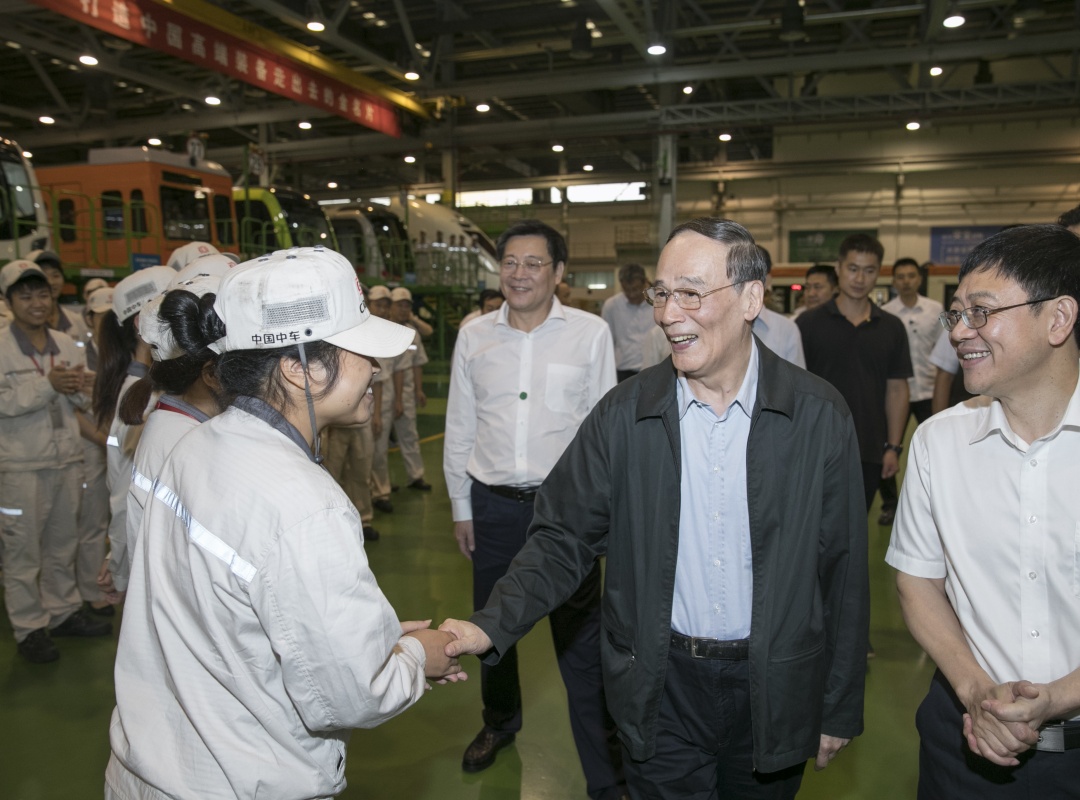 9月3日至5日,中共中央政治局常委、中央纪委书记、中央巡视工作领导小组组长王岐山在湖南省调研并主持召开巡察工作座谈会。这是9月4日,王岐山到中国中车株洲电力机车有限公司考察。