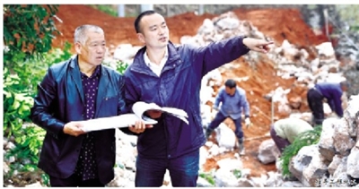 范小敏用短短一年多的时间,带领贫困村成功脱贫“摘帽”
