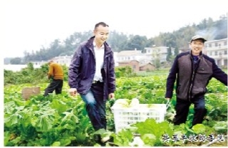 范小敏用短短一年多的时间,带领贫困村成功脱贫“摘帽”