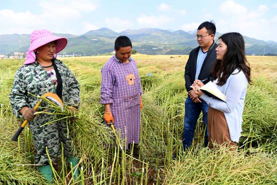 【纪检人·镜头】用脚步丈量民情