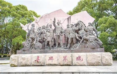 福建上杭，古田会议纪念馆前的雕塑。